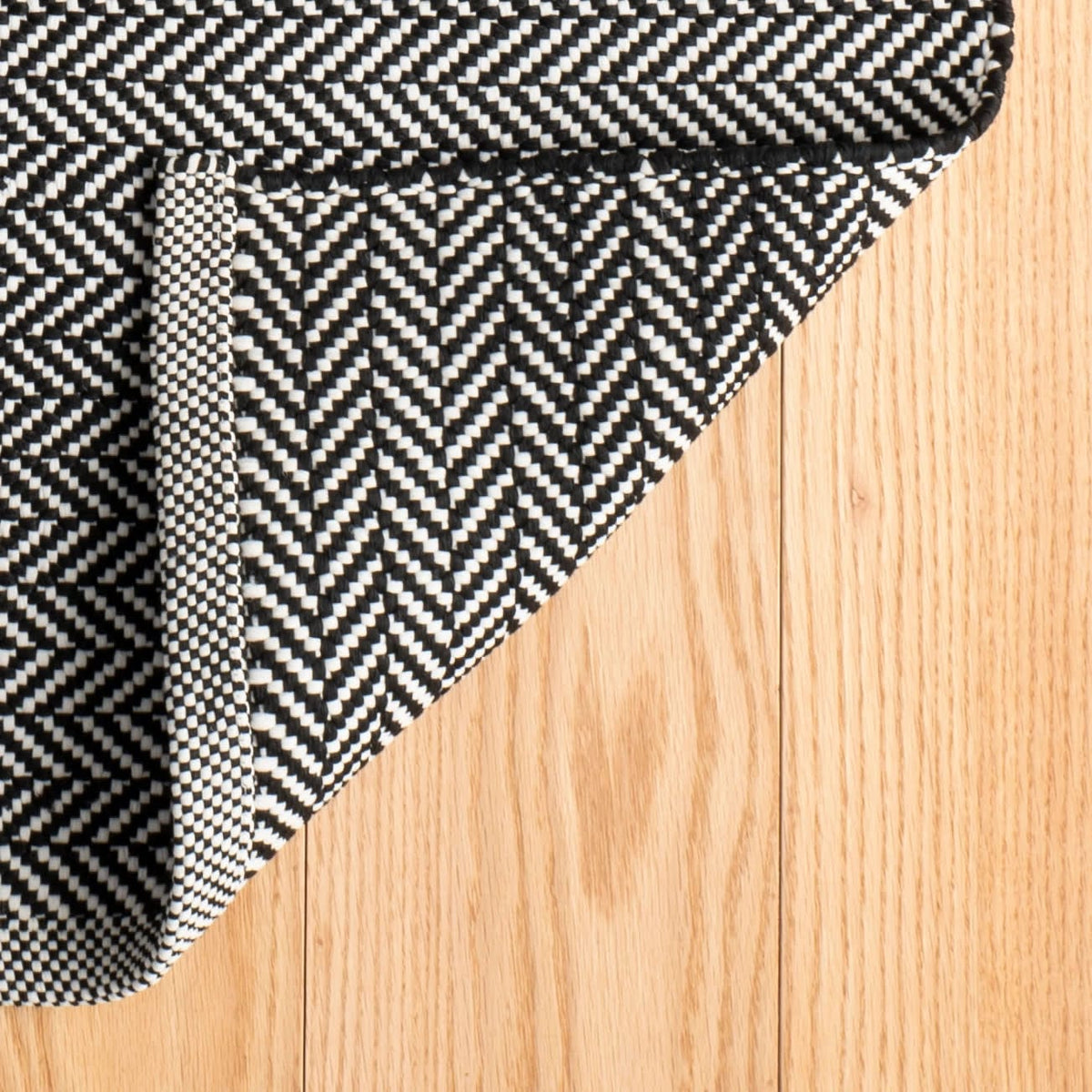 Annie Selke Herringbone Indoor/Outdoor Rug- Black/Ivory Rugs