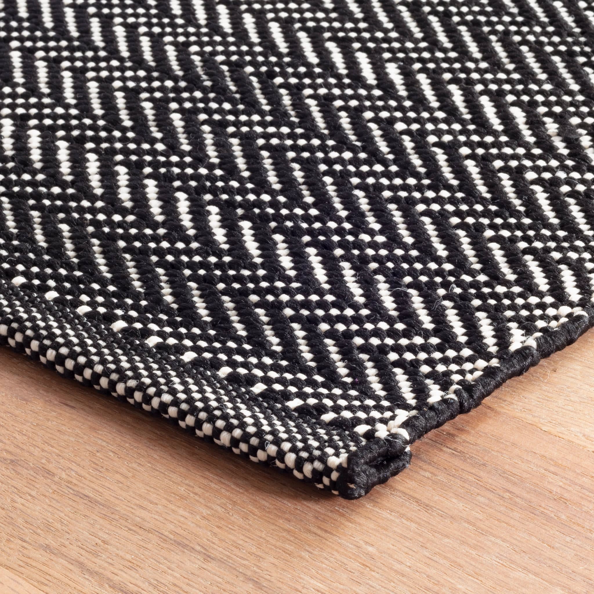 Herringbone Indoor/Outdoor Rug- Black/Ivory – Megan Molten