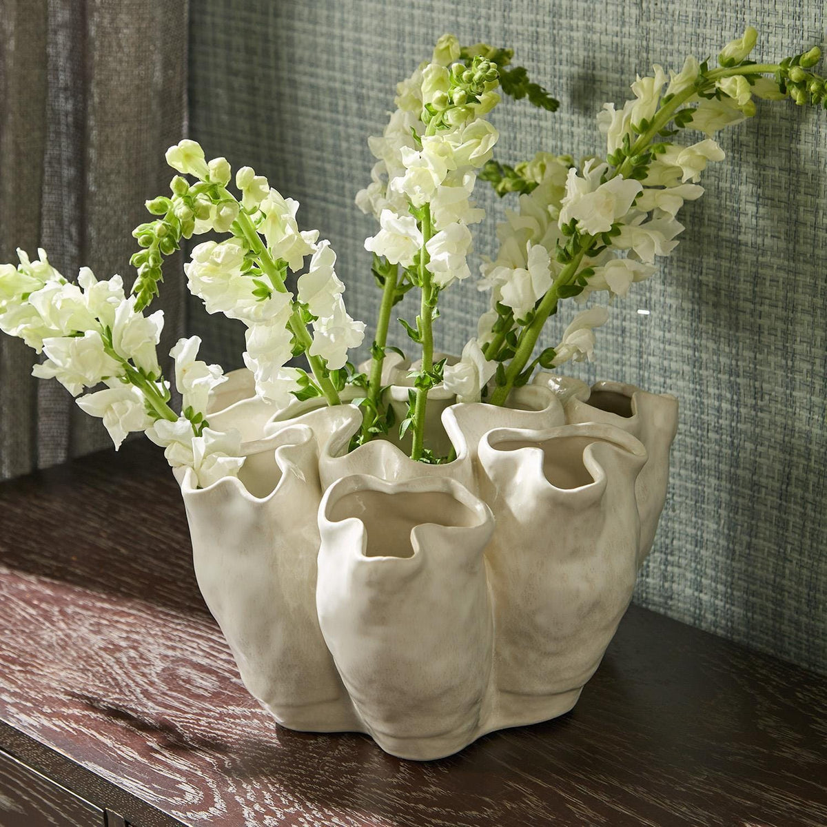 Tozai Banyan White Ceramic Vase Vases