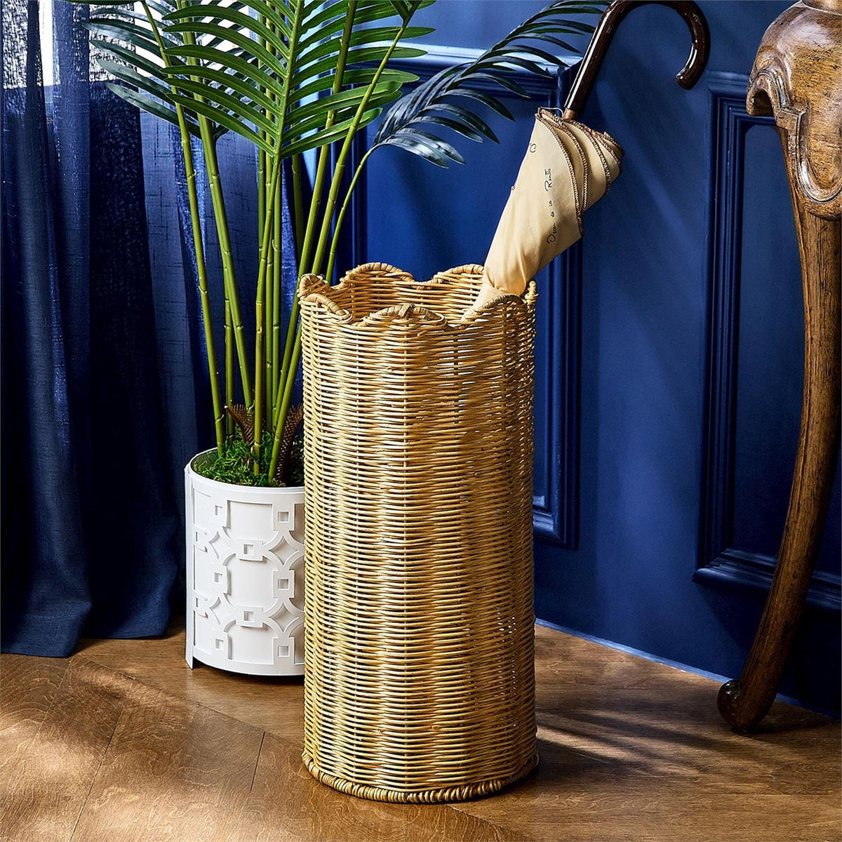 Tozai Scalloped Woven Umbrella Stand Umbrella Stand 55631